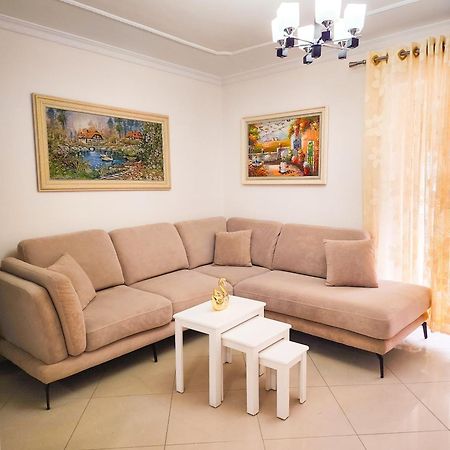 Apartment Sweet New Pazar Tirana Exteriör bild