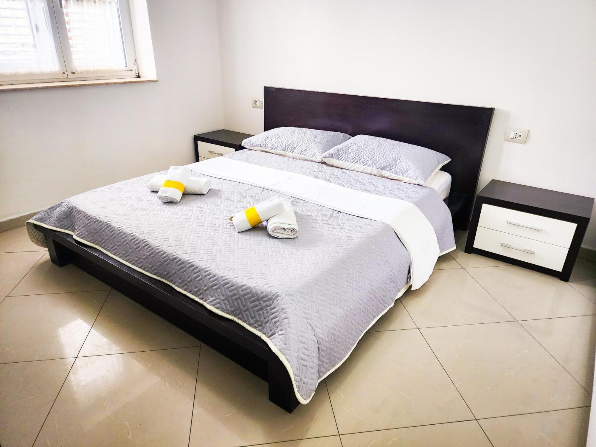 Apartment Sweet New Pazar Tirana Exteriör bild